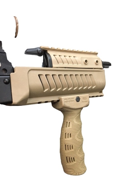 Прорезиненная эргономичная рукоять Fab Defense, Tan