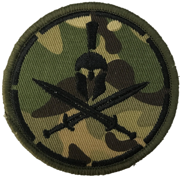 Патч Шлем спартанца круглый, мультикам-чёрный