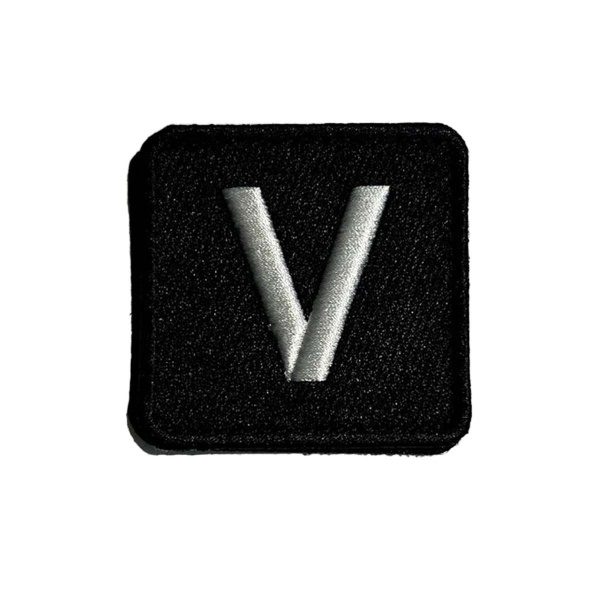 Патч V вышитый черно-белый