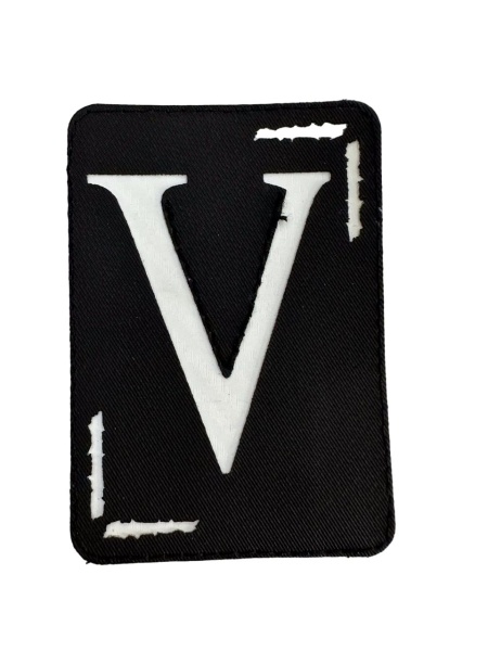 Патч V большой вертикальный, чёрный