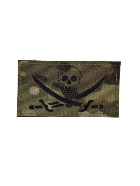 Патч Весёлый роджер с саблями, мультикам-черный